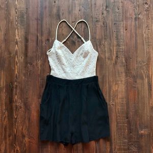 Boutique Arc & Co strappy back Romper with pockets
